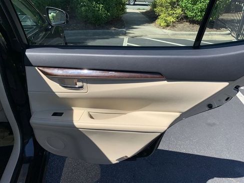 Used 2014 Lexus ES 350 w/ Premium Package FWD image 11