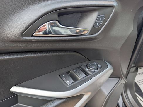 Used 2025 Chevrolet Trax LS FWD image 23