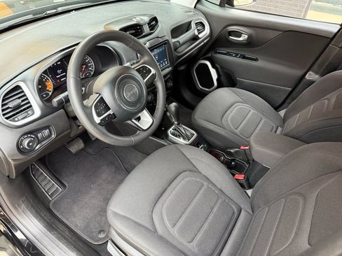 Used 2018 Jeep Renegade Latitude image 2