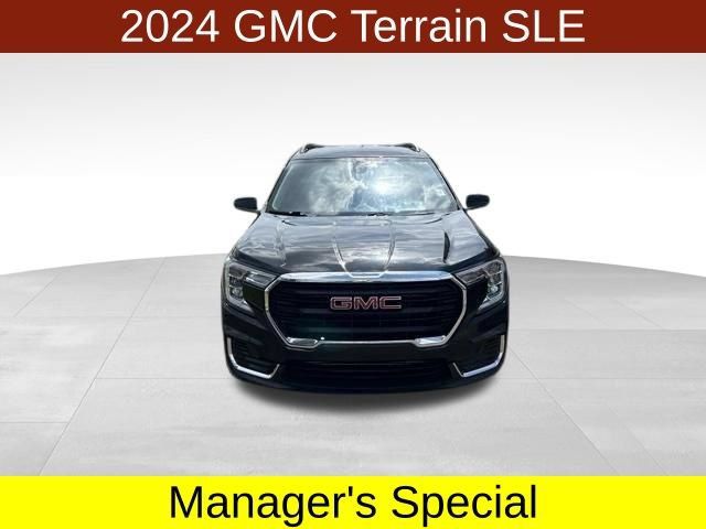 Used 2024 GMC Terrain SLE w/ Driver Convenience Package FWD image 2