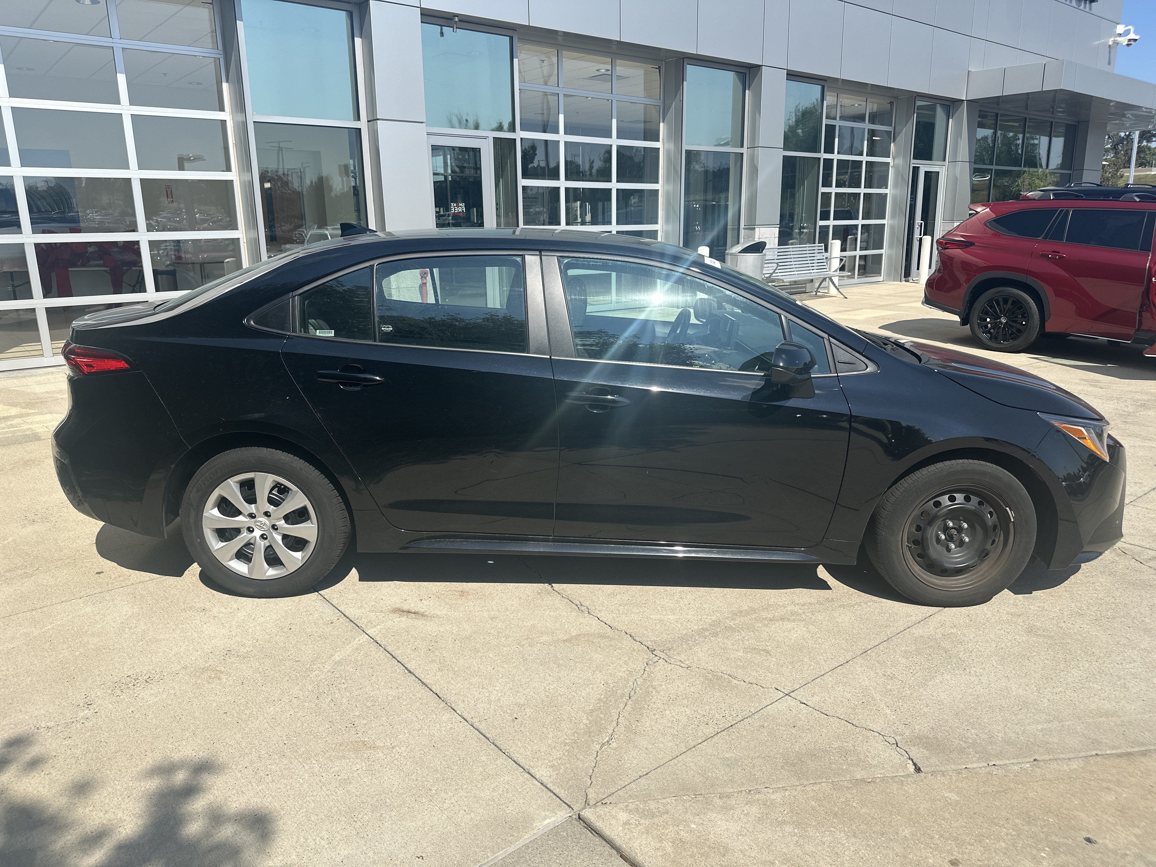 Used 2025 Toyota Corolla LE FWD image 10