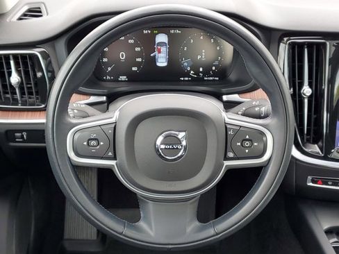 Used 2022 Volvo S60 B5 Momentum w/ Premium Package AWD/4WD image 29