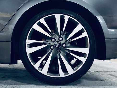 Used 2019 Lincoln MKZ Reserve w/ Luxury Package FWD image 14