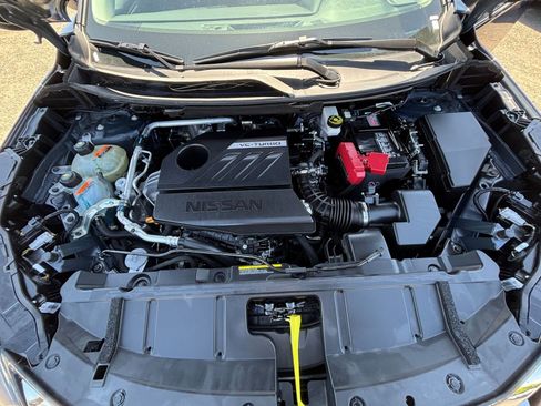 Used 2025 Nissan Rogue SV FWD image 34