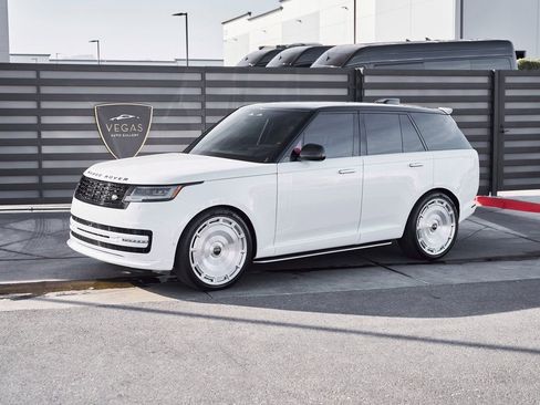 Used 2025 Land Rover Range Rover SE AWD/4WD image 5