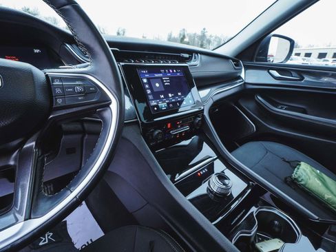 Used 2022 Jeep Grand Cherokee L Laredo w/ Luxury Tech Group I image 17