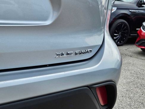 Used 2021 Toyota Highlander XLE image 14