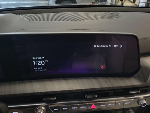 Used 2024 Kia Telluride SX w/ Towing Package image 19