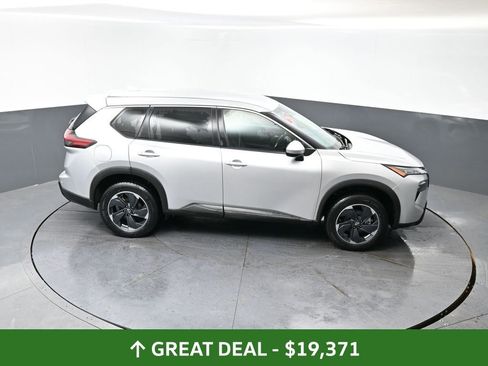 Used 2024 Nissan Rogue SV image 44