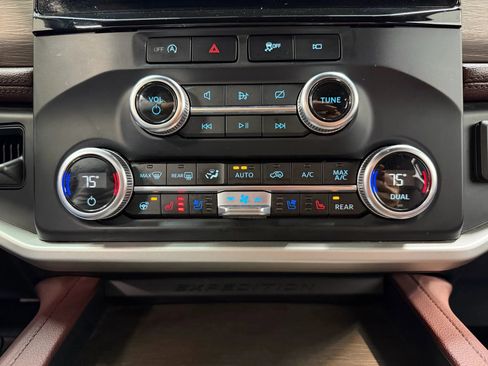 Used 2024 Ford Expedition Max Limited image 25