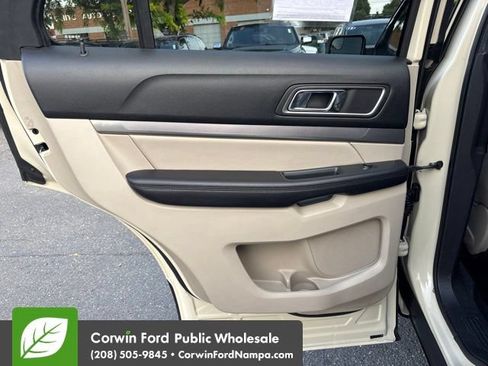 Used 2018 Ford Explorer XLT w/ Equipment Group 201A AWD/4WD image 27