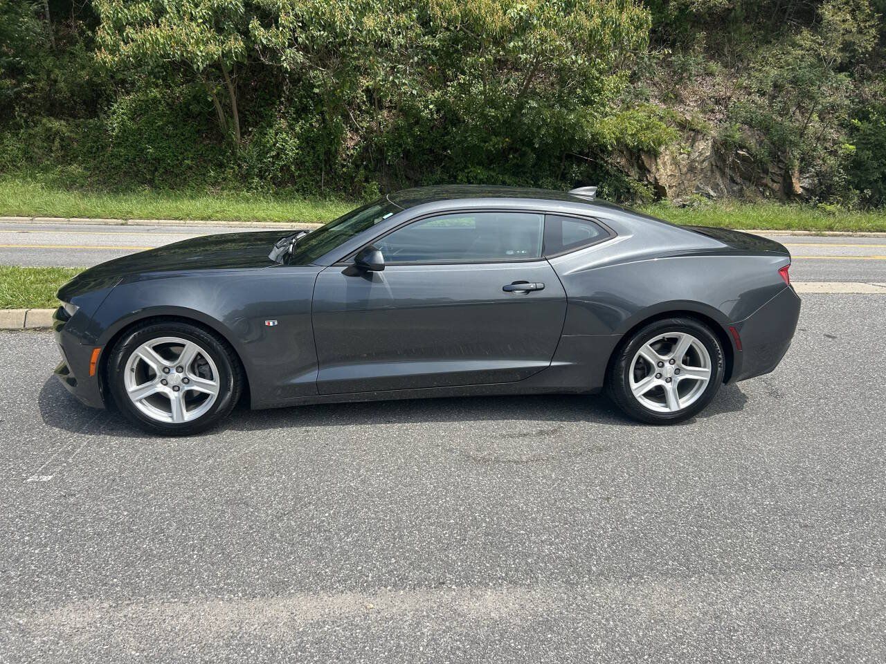 Used 2017 Chevrolet Camaro LT RWD image 3