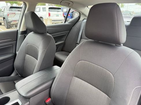 Used 2025 Nissan Altima 2.5 SV FWD image 12