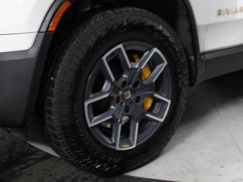 Used 2023 Rivian R1T Adventure image 2