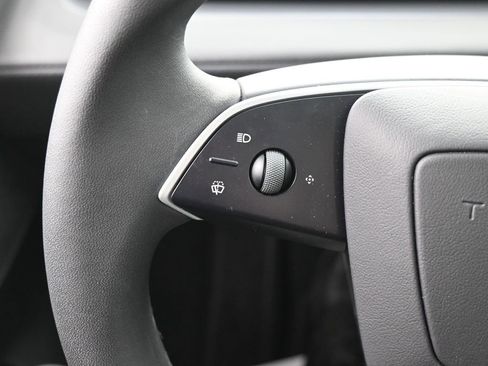 Used 2026 Tesla Model Y Long Range image 20