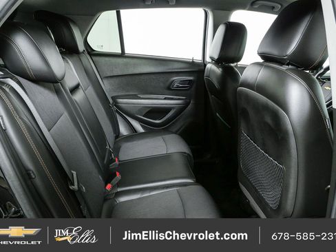 Certified 2020 Chevrolet Trax LT w/ LT Convenience Package AWD/4WD image 19