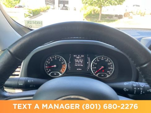 Used 2019 Jeep Renegade Latitude w/ Cold Weather Group AWD/4WD image 15