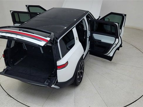 Used 2024 Rivian R1S Adventure image 89
