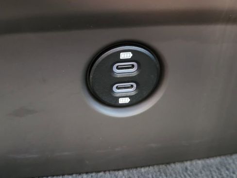 Used 2021 Porsche Macan image 33