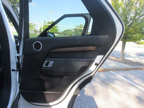 Used 2018 Land Rover Discovery HSE image 85
