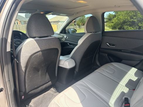 Used 2023 Hyundai Elantra Limited FWD image 6