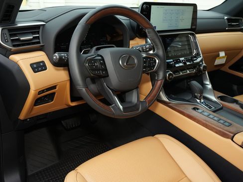 Used 2026 Lexus LX 700h Luxury AWD/4WD image 8