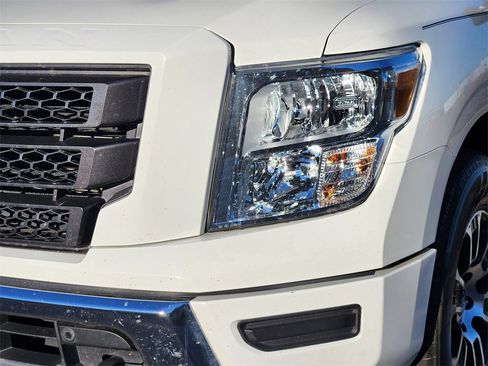Used 2021 Nissan Titan SV w/ SV Convenience Package image 5