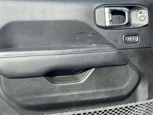 Used 2019 Jeep Wrangler Unlimited Sahara image 15