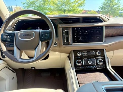 Used 2023 GMC Yukon XL Denali AWD/4WD image 19