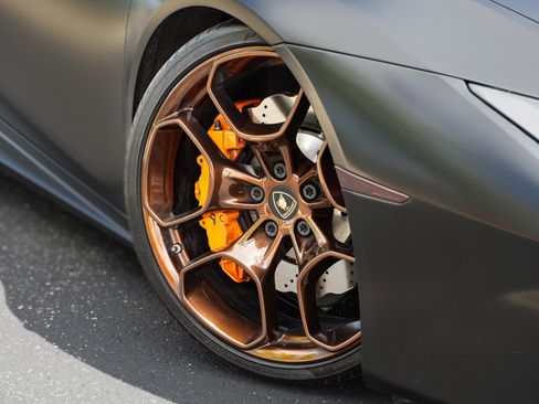Used 2019 Lamborghini Huracan LP 580-2 RWD image 9