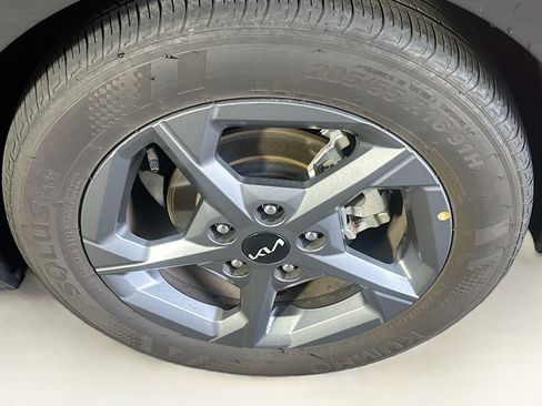 Used 2025 Kia K4 FWD image 11