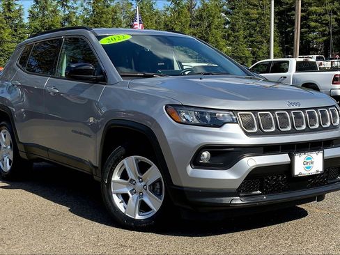 Certified 2022 Jeep Compass Latitude w/ Convenience Group image 2
