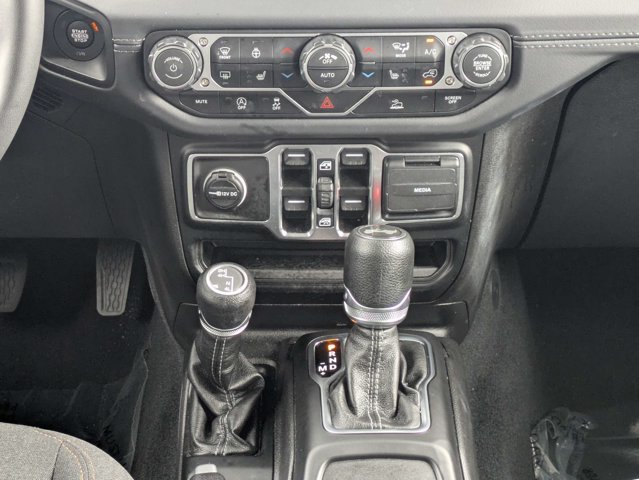 Certified 2026 Jeep Wrangler Unlimited Sahara AWD/4WD image 19