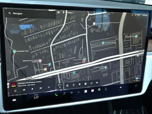 Used 2022 Tesla Model S image 18