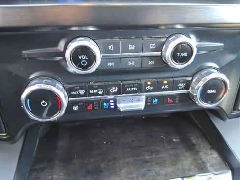 Used 2023 Ford F350 Lariat w/ Sport Appearance Package image 17