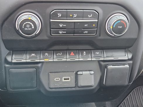 Used 2022 Chevrolet Silverado 1500 Custom image 21