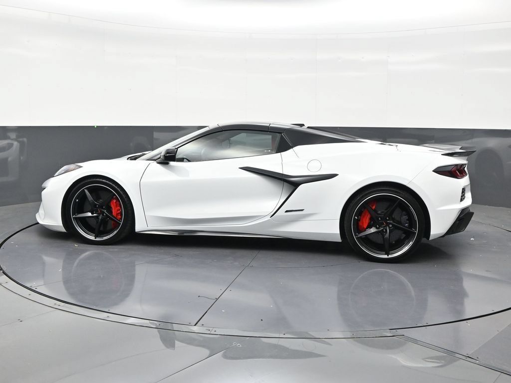 Used 2025 Chevrolet Corvette E-Ray AWD/4WD image 2