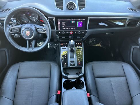 Certified 2025 Porsche Macan AWD/4WD image 6