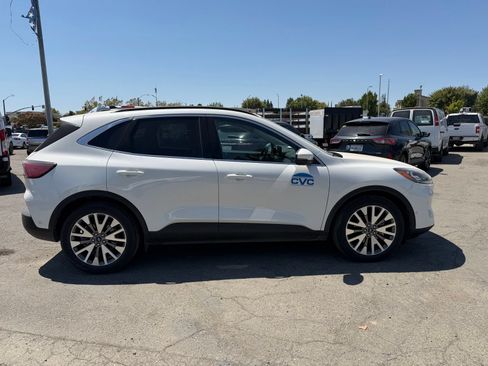 Used 2020 Ford Escape Titanium FWD image 6