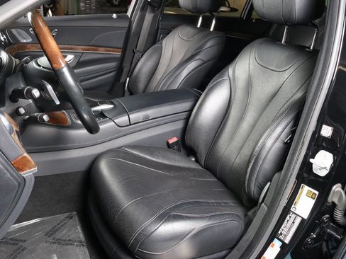 Used 2016 Mercedes-Benz S 550 4MATIC Sedan w/ Premium Package image 31