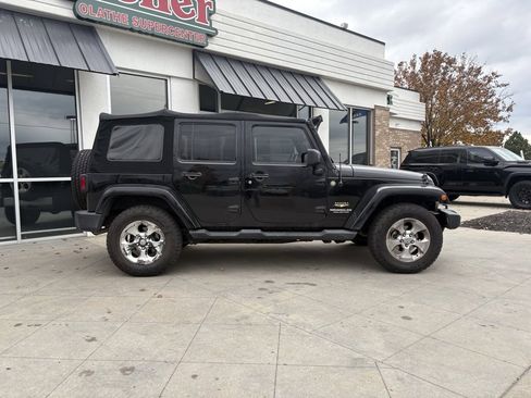 Used 2015 Jeep Wrangler Unlimited Sahara w/ Connectivity Group image 10