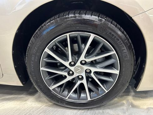 Used 2016 Lexus ES 350 w/ Luxury Package w/Wood Trim FWD image 26