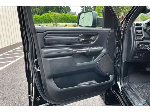 Used 2022 RAM 1500 Limited w/ Body-Colour Bumper Group AWD/4WD image 22