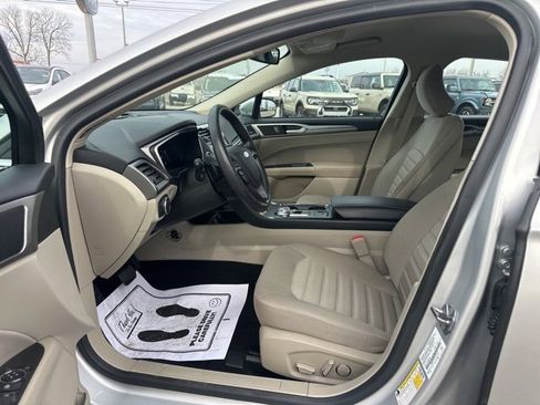 Used 2019 Ford Fusion SE image 27