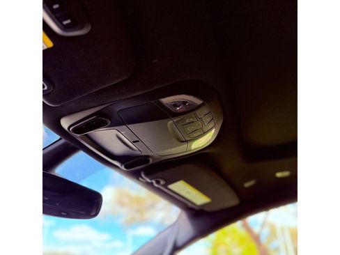 Used 2025 Chrysler Pacifica Limited FWD image 16