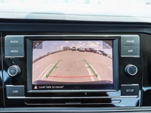 Used 2019 Volkswagen Jetta SE w/ Cold Weather Package FWD image 26