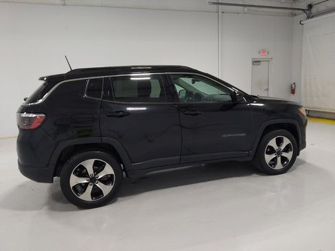 Used 2018 Jeep Compass Latitude w/ Popular Equipment Group AWD/4WD image 10