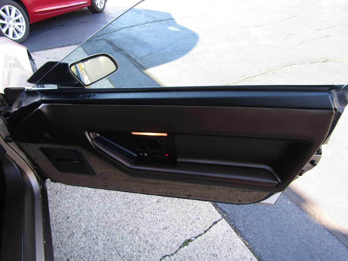 Used 1985 Chevrolet Corvette Coupe RWD image 29