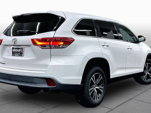 Used 2019 Toyota Highlander LE w/ Carpet Mat Package (TMS) FWD image 11