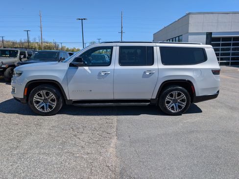 Used 2024 Jeep Wagoneer L Series II w/ Flexible Seating Group image 2